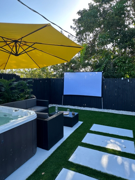 Hot tub areas - Hot Tub