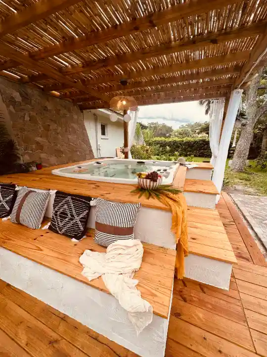 Hot tub areas - Hot Tub